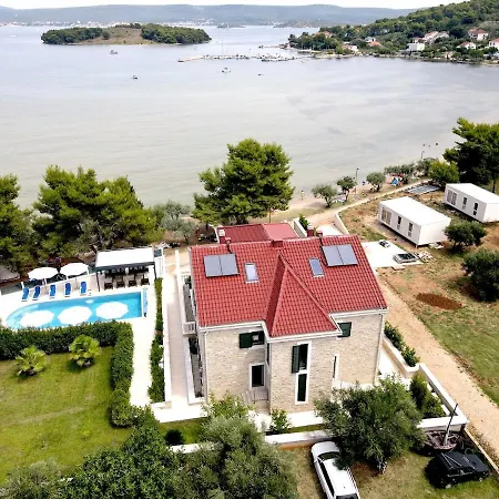 Two Bedroom Sea View *