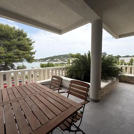 Apartment Two Bedroom Sea View *